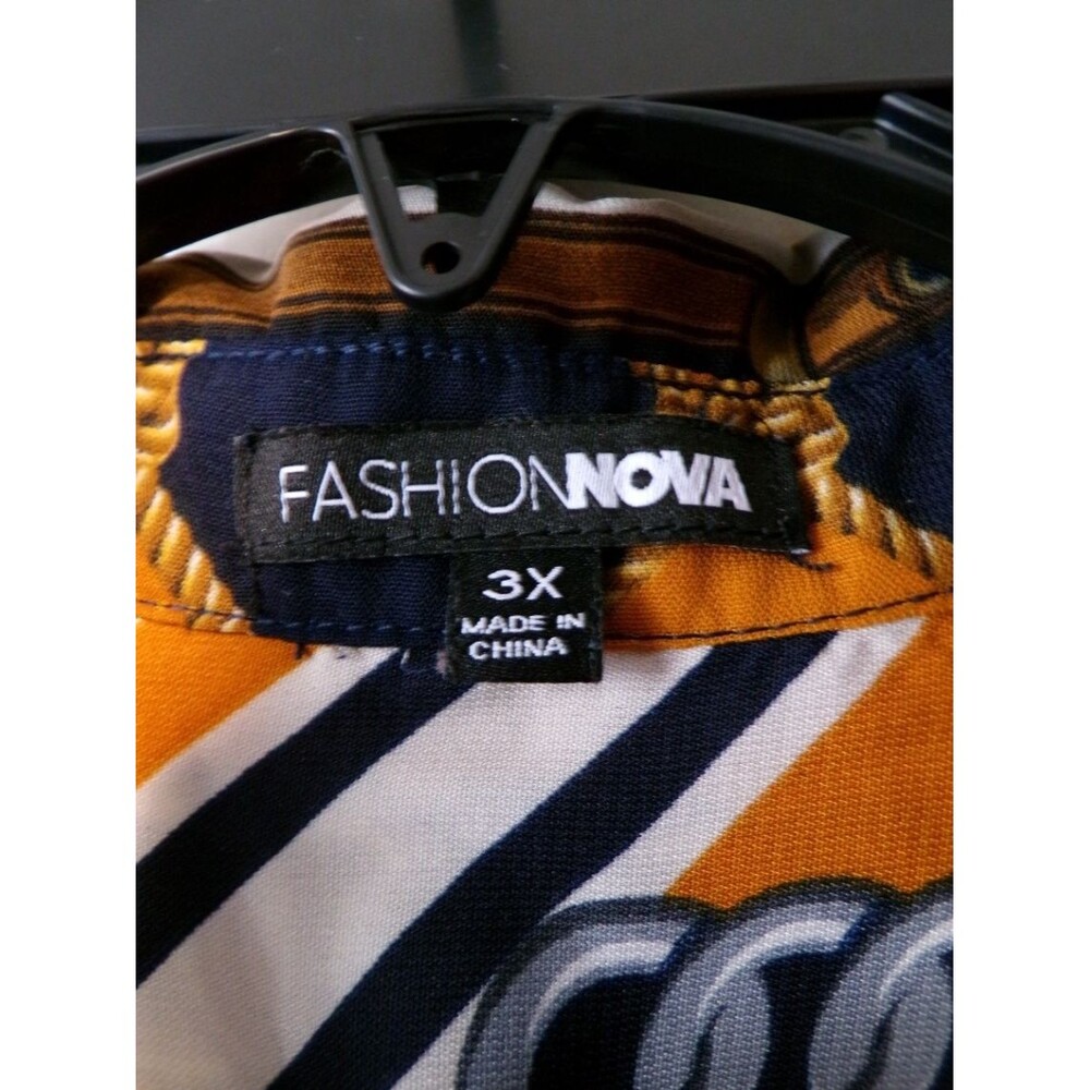 Fashion Nova Women's 3X Button Up Blouse Long Sleeve Chain Baroque Print - Picture 3 of 4